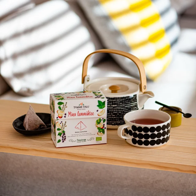 Mahedalt kasvatatud marjadest ja teeürtidest koosnev tee, mis üllatab oma rikkaliku maitsebuketiga👌

Võta päevast üks hetk ja proovi oma uut lemmikteed🤗

📸Marju Randmer-Nellis

#tammetaluürdiaed #teatime #organic